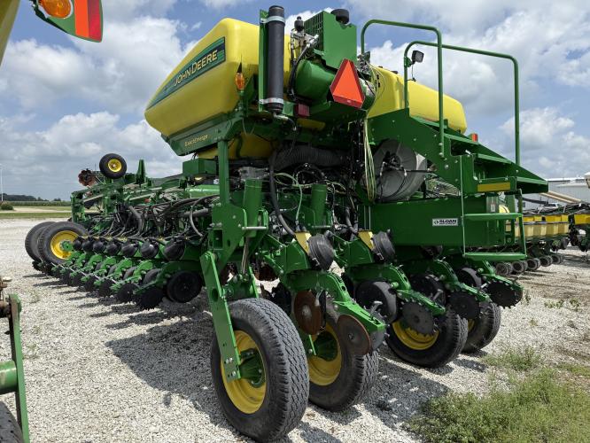 John Deere 1775NT