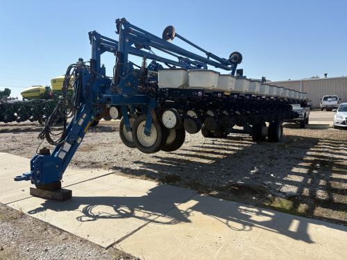 2003 Kinze 3700
