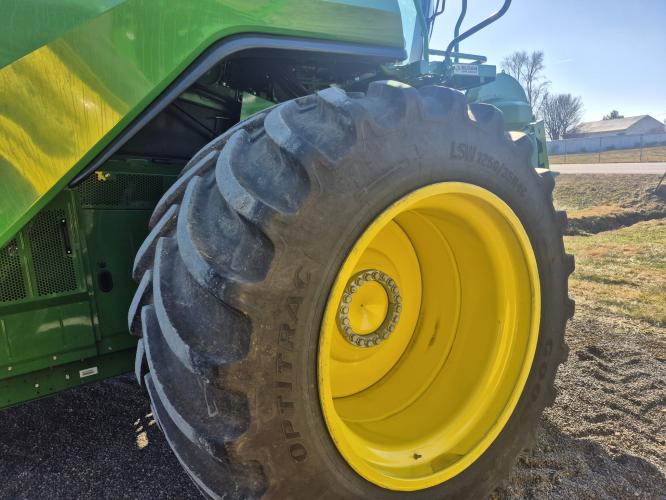 John Deere X9 1100