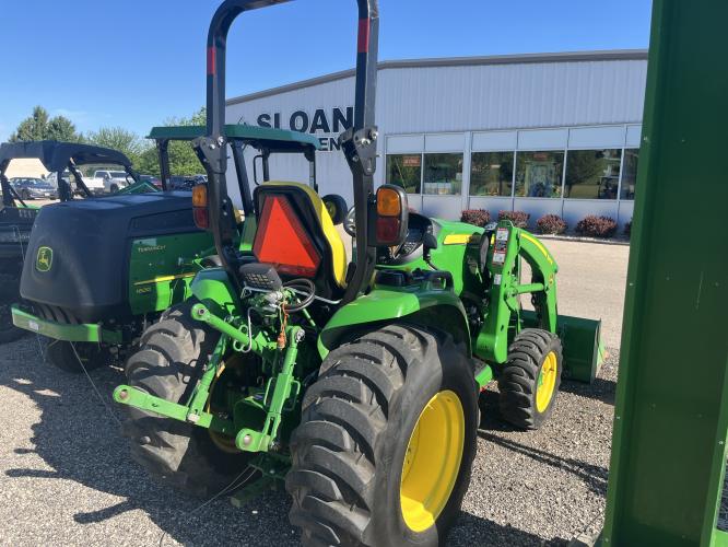 John Deere 3033R
