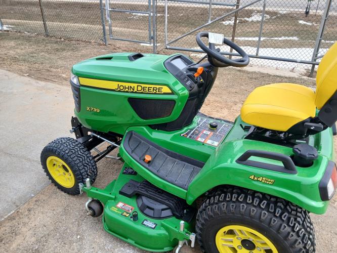 John Deere X739