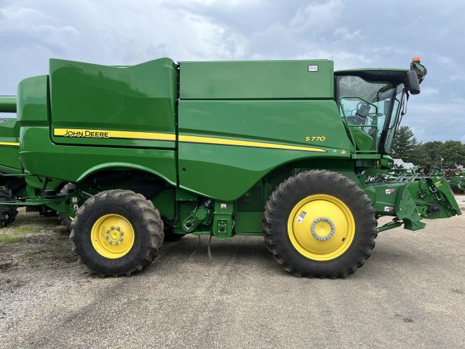 John Deere S770