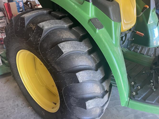 John Deere 4052M