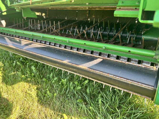 John Deere 569