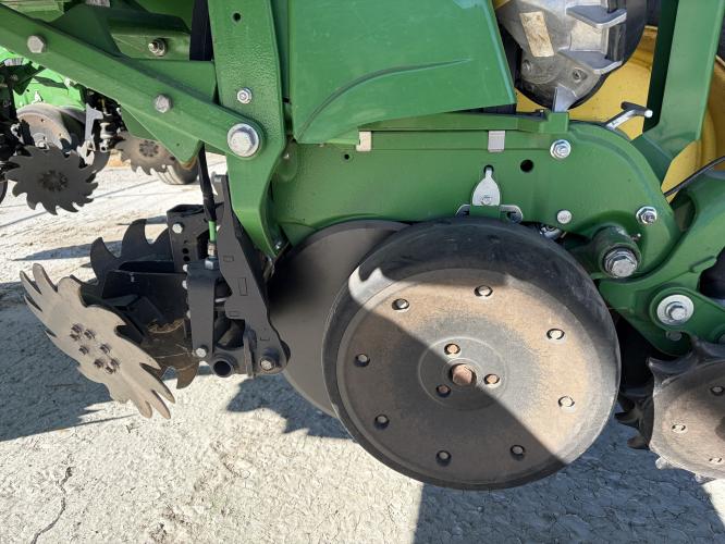 John Deere 1775