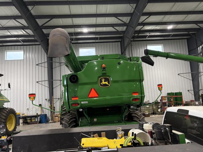 John Deere S660