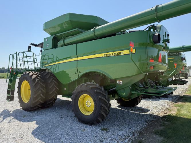 John Deere S770