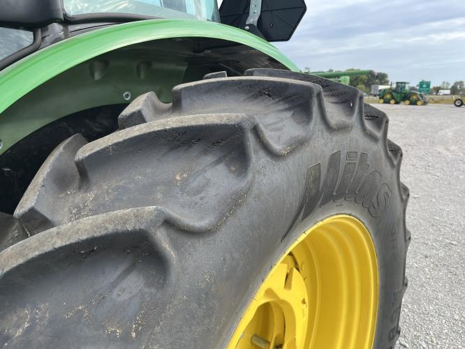 John Deere 6135E