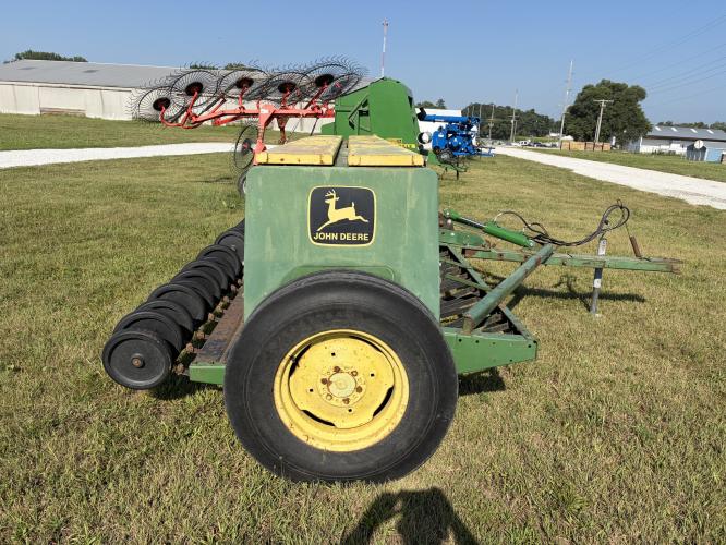John Deere 8300