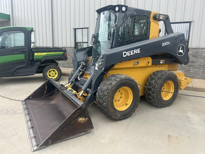 John Deere 330G