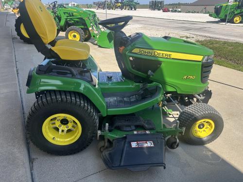 2025 John Deere X750