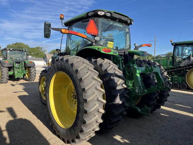 John Deere 6215R