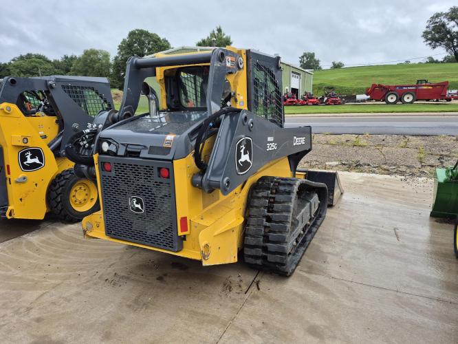 John Deere 325G