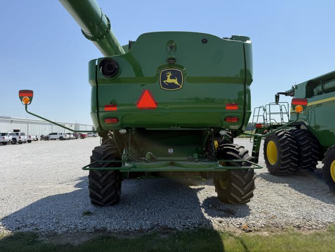 John Deere S770