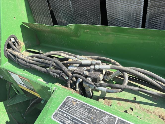 John Deere 560M
