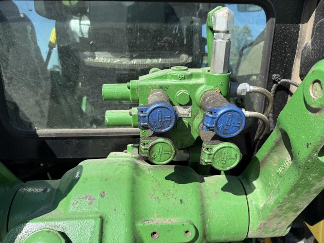 John Deere 6115D