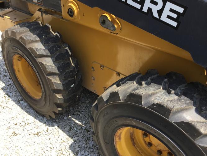 John Deere 330G