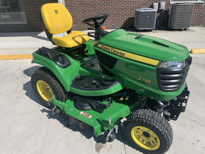 John Deere X758
