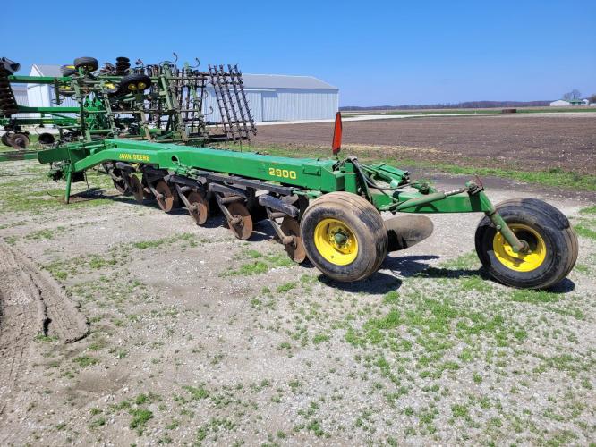 John Deere 2800