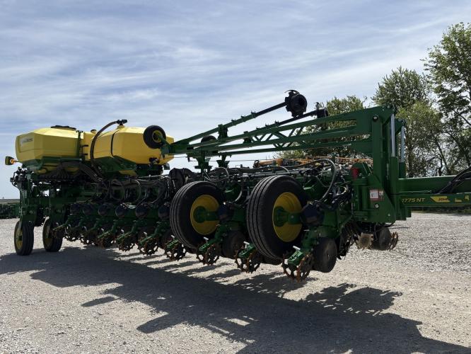 John Deere 1775NT