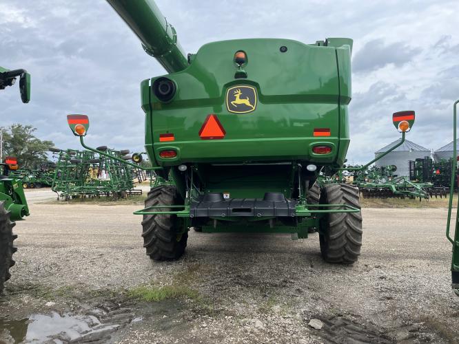 John Deere S770