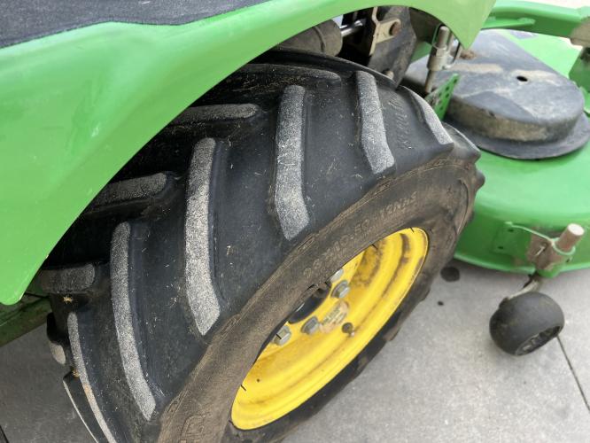 John Deere F1570