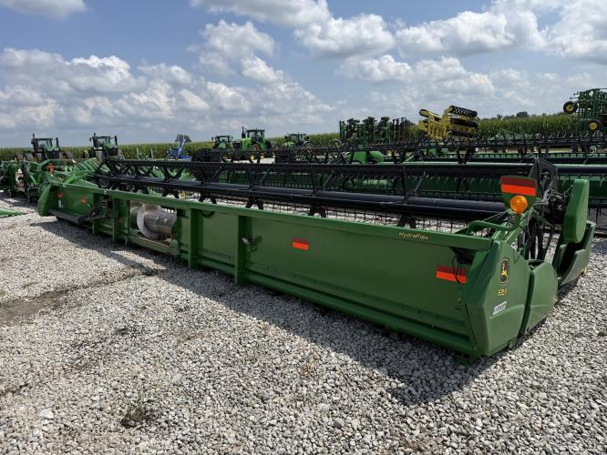 John Deere 635F