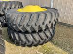 John Deere 520/85R42
