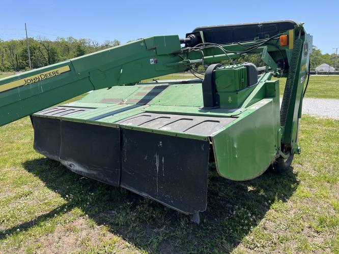 John Deere 835
