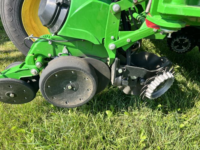 John Deere 1775