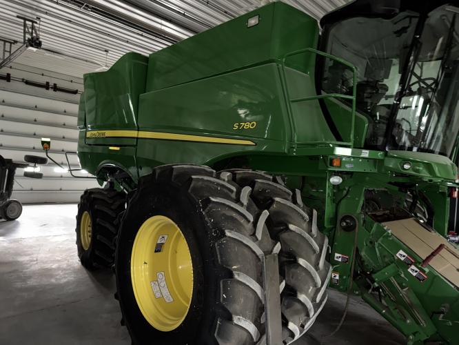 John Deere S780