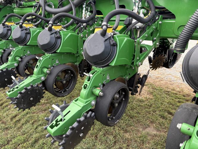 John Deere 1775NT
