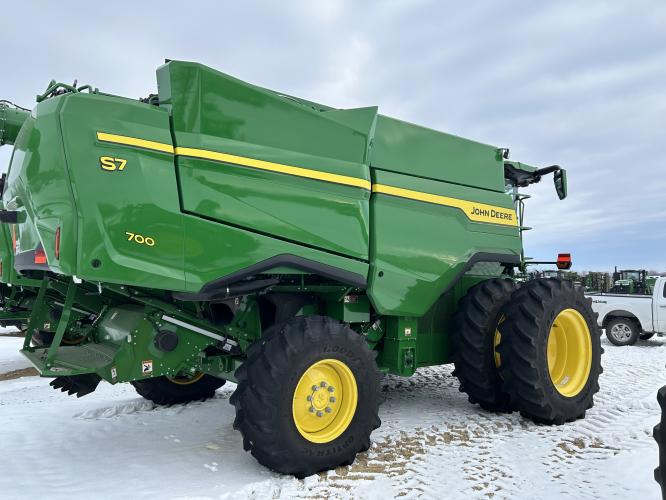 John Deere S7 700