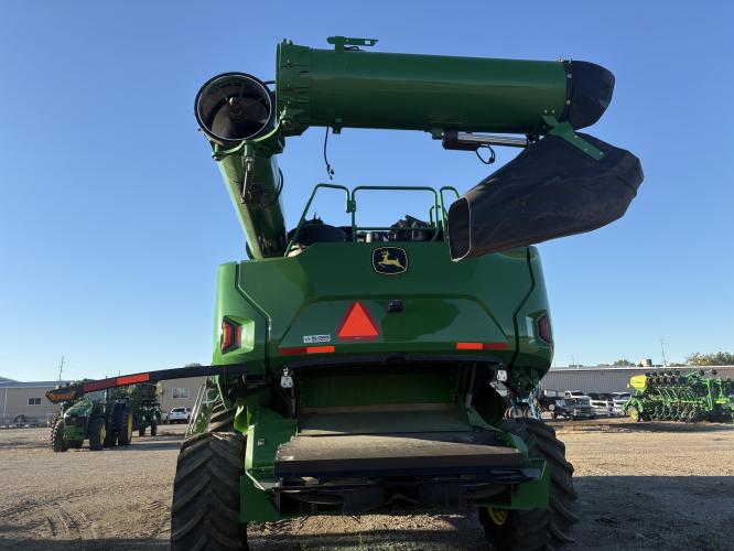John Deere X9 1100