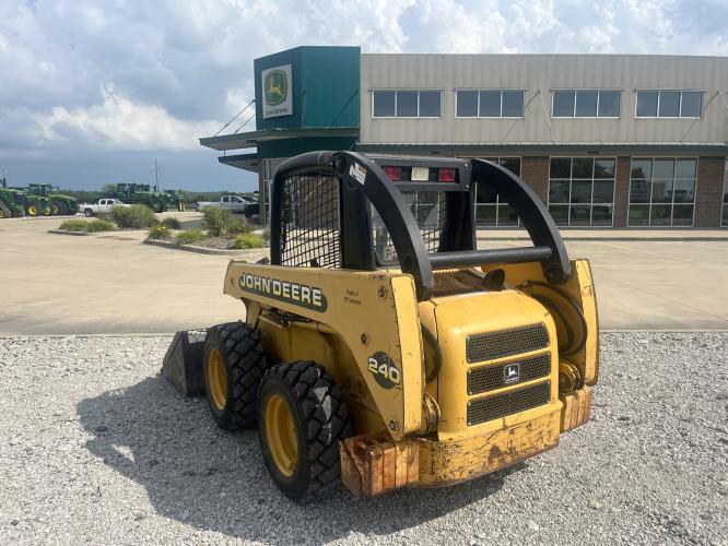 John Deere 240