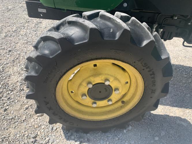 John Deere 3038E