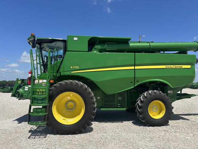 John Deere S770