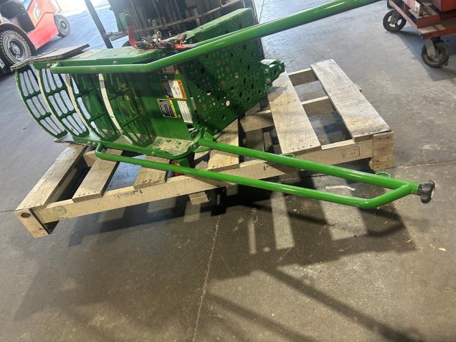 John Deere PIVOTING  LADDER AND LANDING  ATACHMENT FOR S600/S700 COMBINES