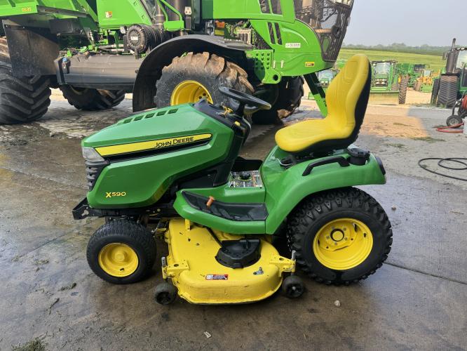John Deere X590