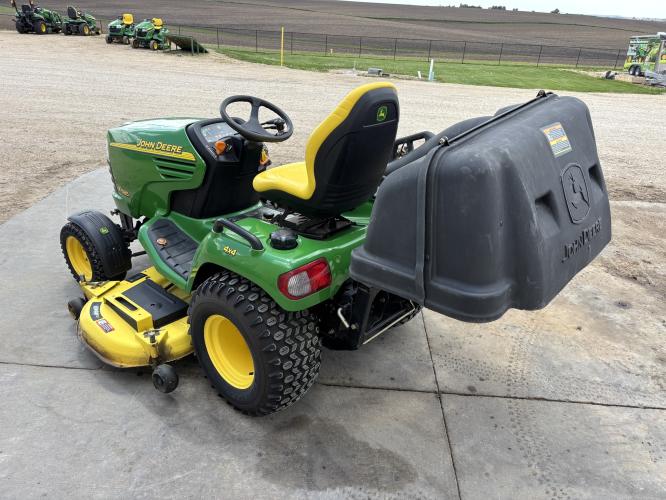 John Deere X585