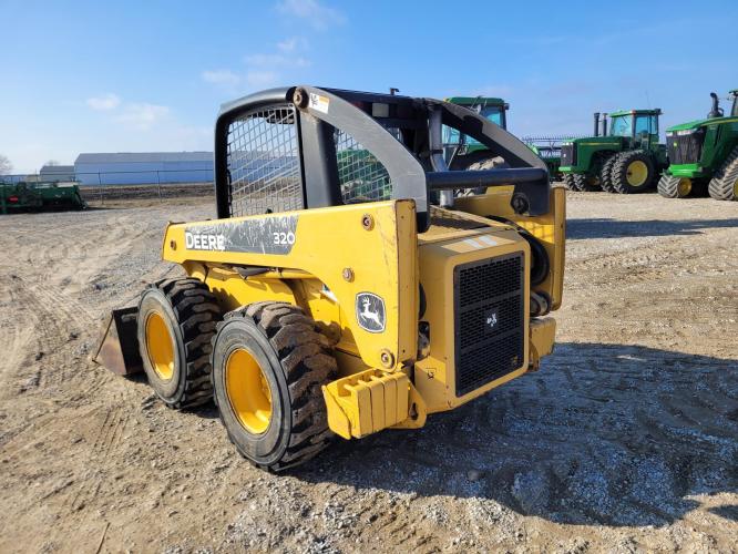John Deere 320