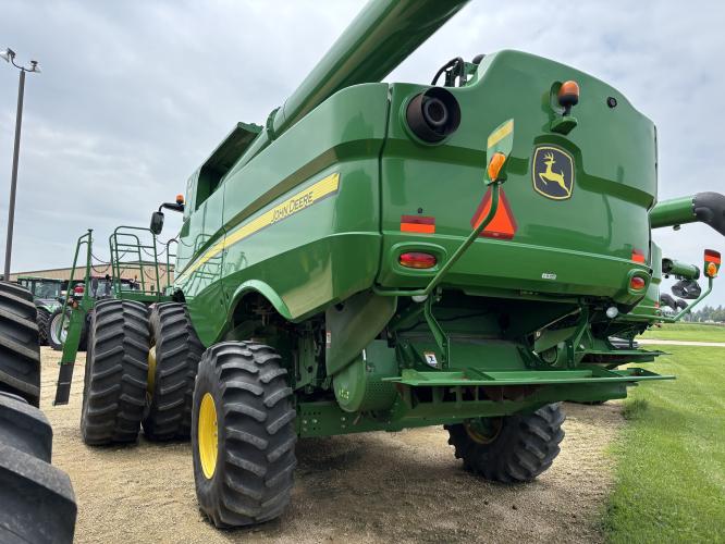 John Deere S680