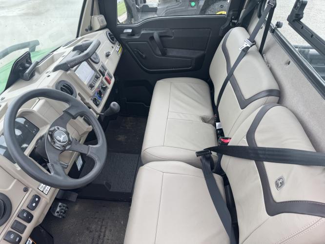 John Deere XUV835R Signature