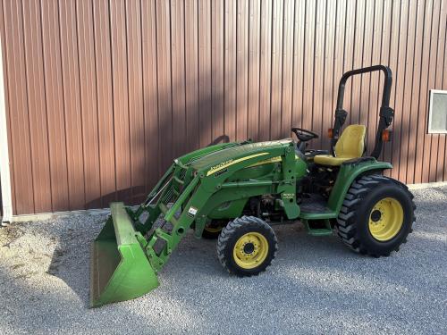 2004 John Deere 3520
