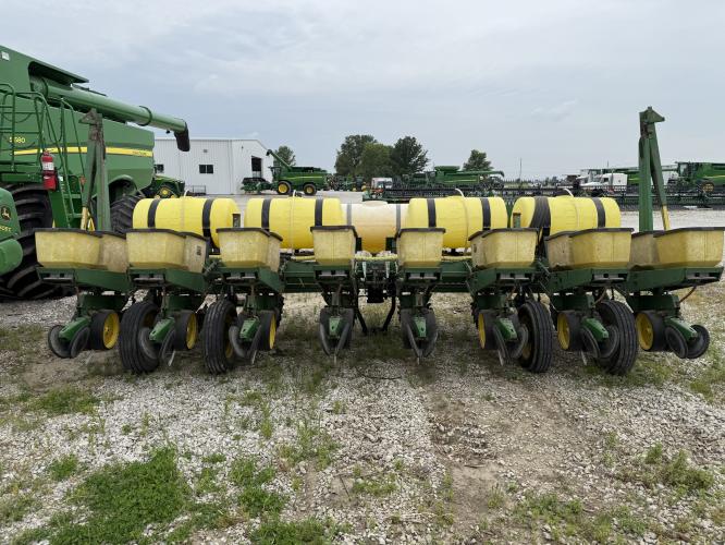 John Deere 7000