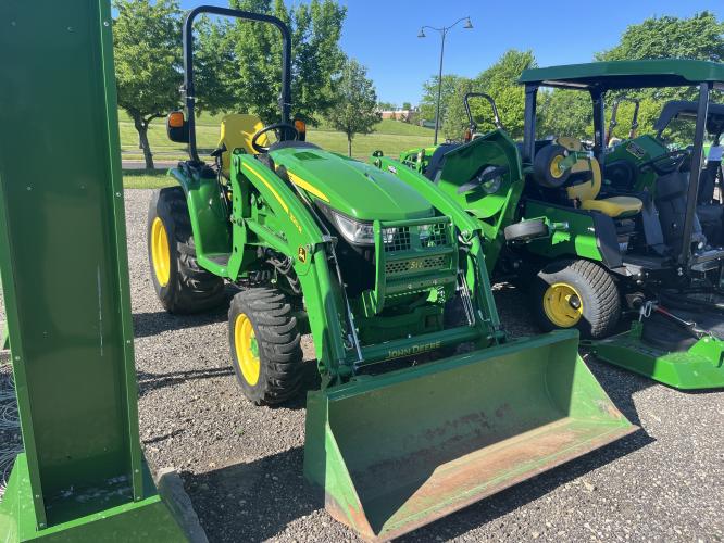 John Deere 3033R
