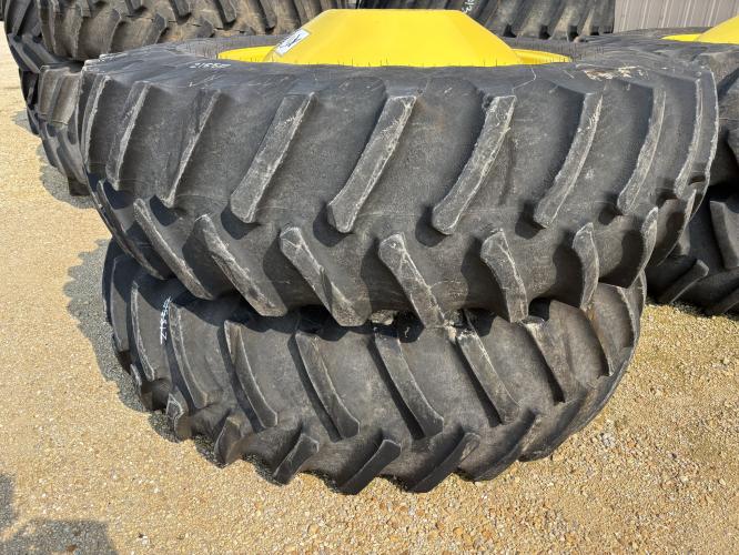 John Deere 520/85R42
