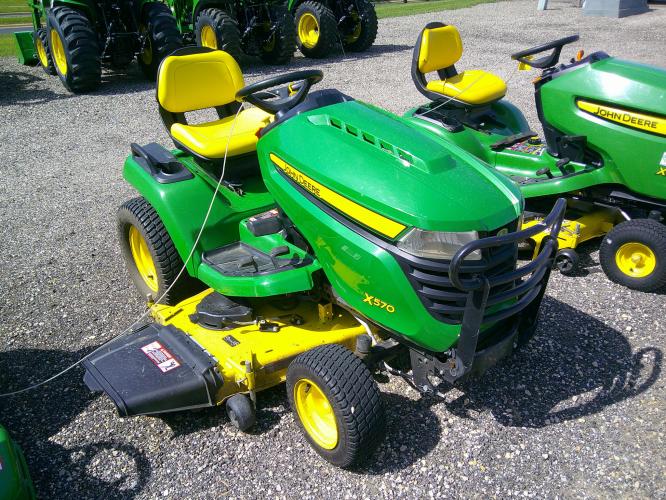 John Deere X570