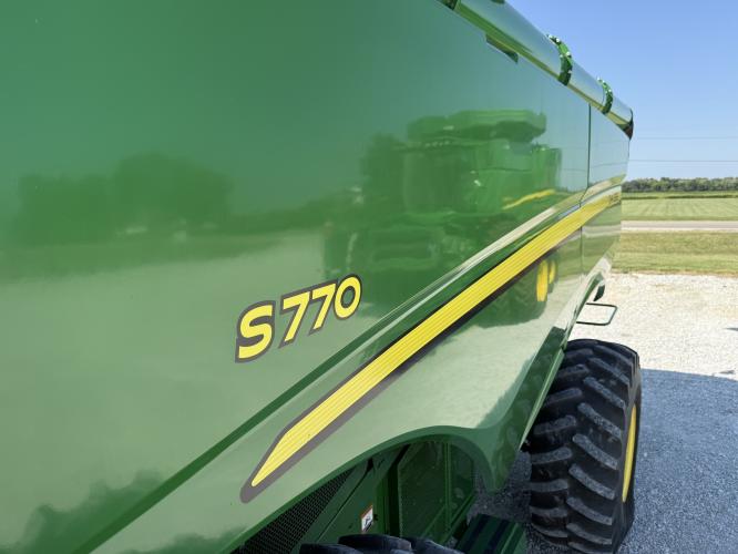 John Deere S770
