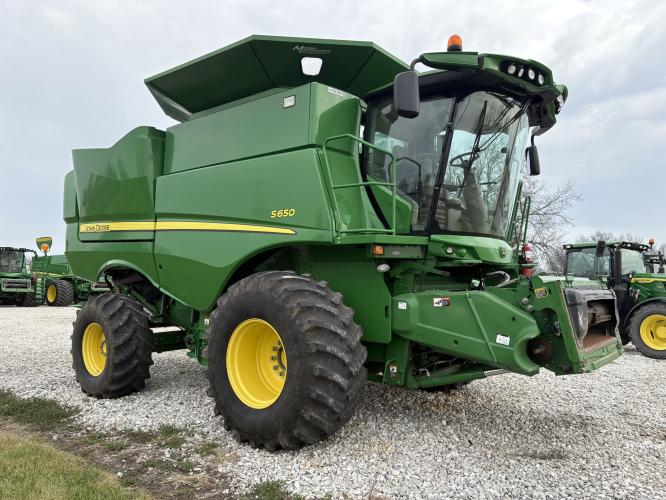 John Deere S650